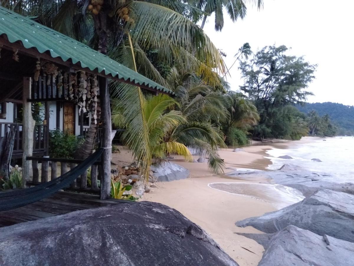 Beach House Kampung Genting Kültér fotó