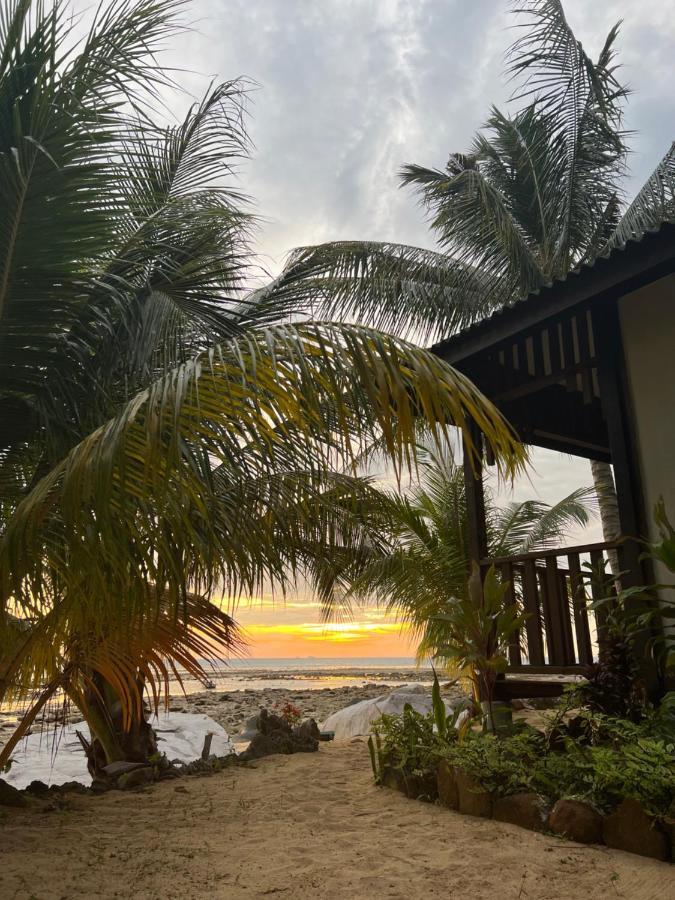 Beach House Kampung Genting Kültér fotó