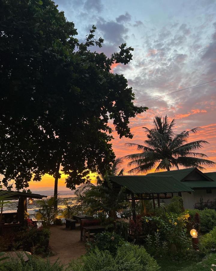 Beach House Kampung Genting Kültér fotó