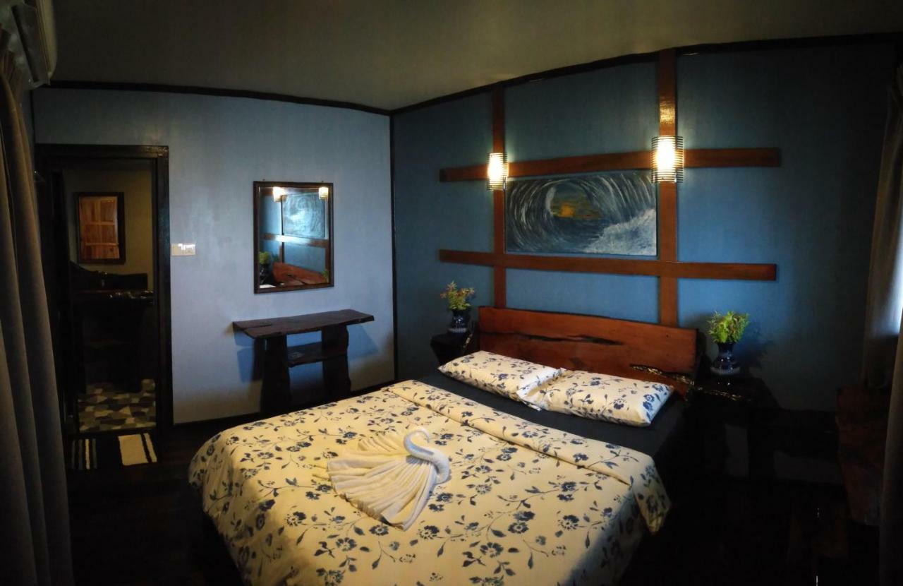 Beach House Kampung Genting Kültér fotó